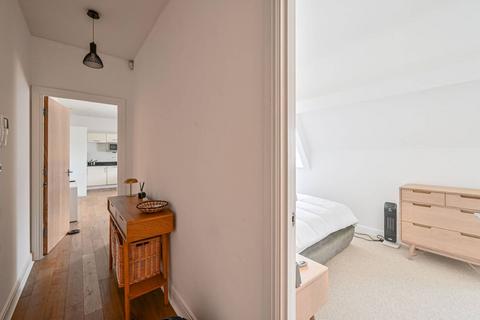 1 bedroom flat to rent, Clapham Common Southside, Clapham South, London, SW4
