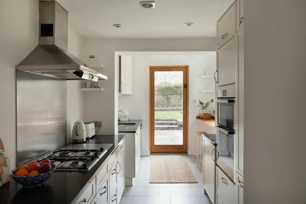 Lansdowne Drive E8