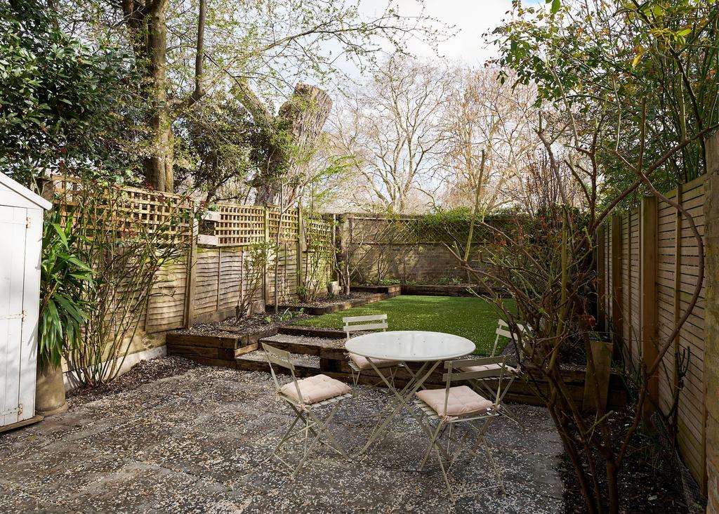 Lansdowne Drive E8