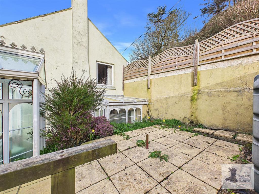 Side patio