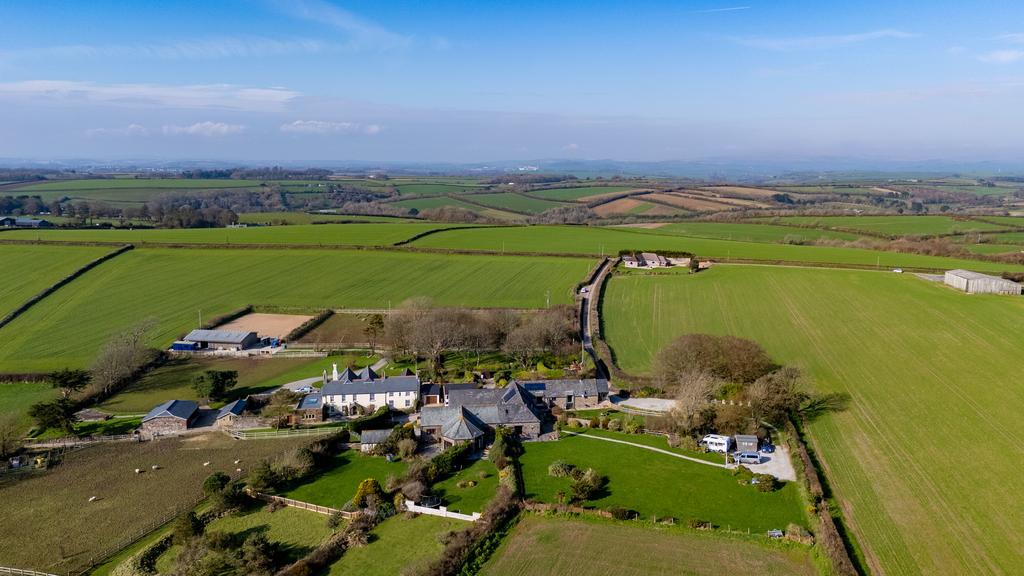 A07 - Keaton Barns Holbeton Drone - 260303