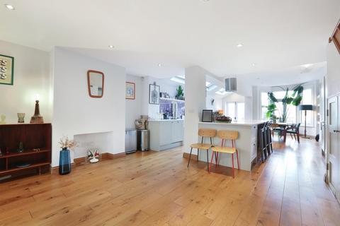 4 bedroom terraced house for sale, Ommaney Road, London