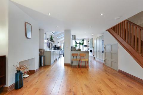 4 bedroom terraced house for sale, Ommaney Road, London