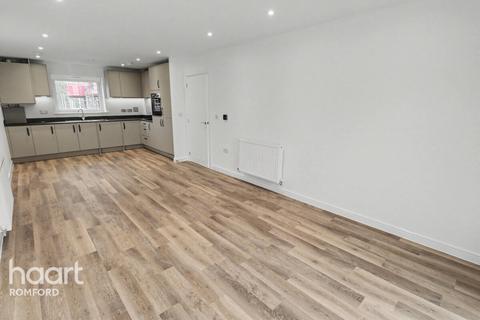 2 bedroom apartment to rent, 13 Orchid Avenue, Harold Hill