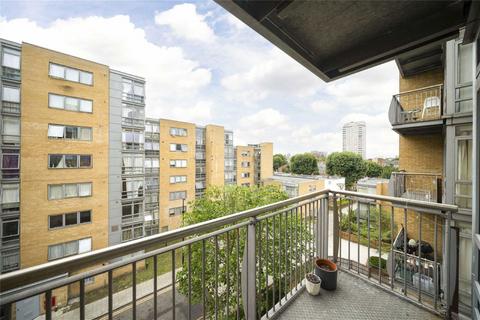 2 bedroom flat to rent, Cassilis Road, London E14