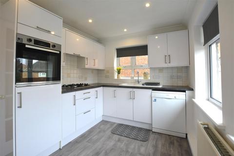 2 bedroom apartment to rent, Priests Lane, Shenfield