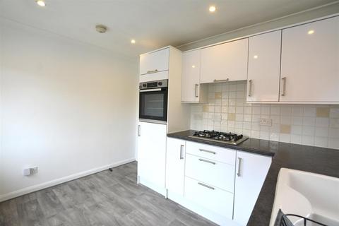2 bedroom apartment to rent, Priests Lane, Shenfield