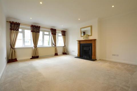 2 bedroom apartment to rent, Priests Lane, Shenfield