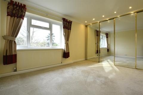 2 bedroom apartment to rent, Priests Lane, Shenfield