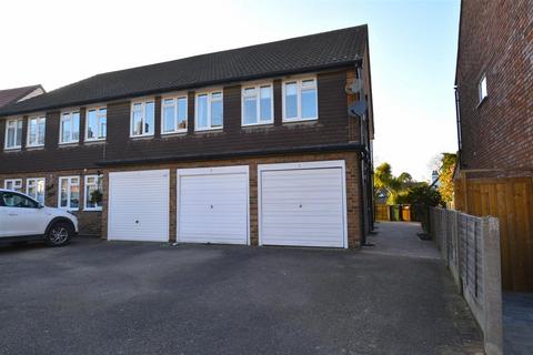 2 bedroom apartment to rent, Priests Lane, Shenfield