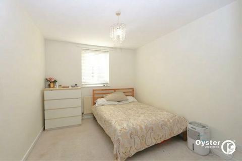 1 bedroom flat for sale, Haynes Close, London, N11
