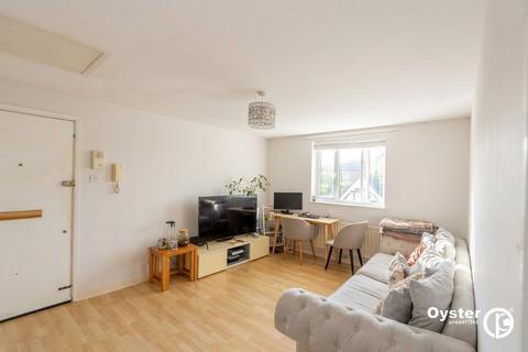 1 bedroom flat for sale, Haynes Close, London, N11