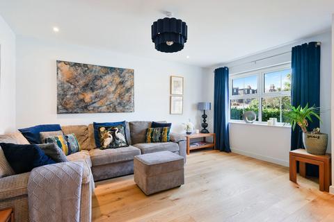 4 bedroom semi-detached house for sale, Headland Way, Lingfield RH7