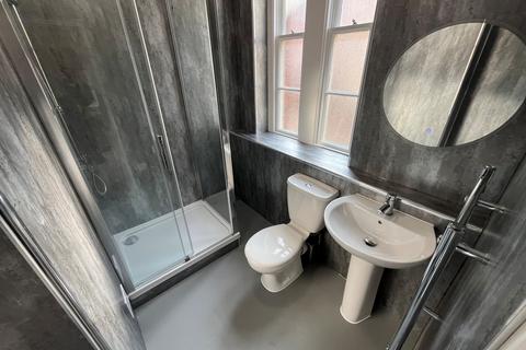 Flat to rent, High Street, Southampton, SO14