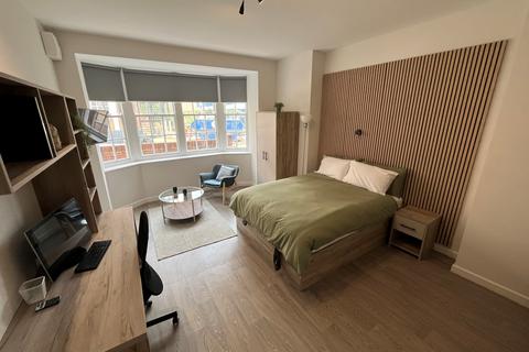 Flat to rent, High Street, Southampton, SO14