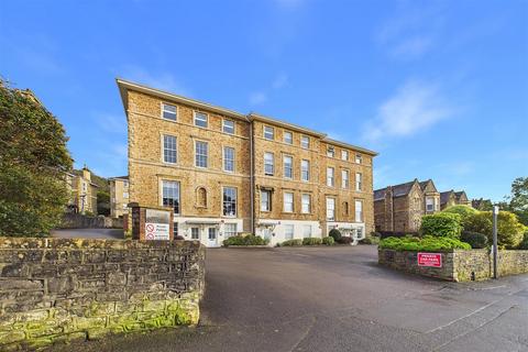 Office to rent - Characterful ground-floor office near Hill Road.