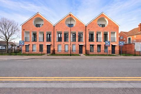 Block of apartments to rent, High Street, Enfield EN3