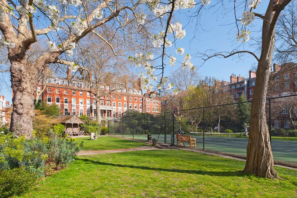 Epic Garden Square