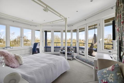 6 bedroom detached house for sale, Kemsley Crescent, Broughton, Milton Keynes, MK10