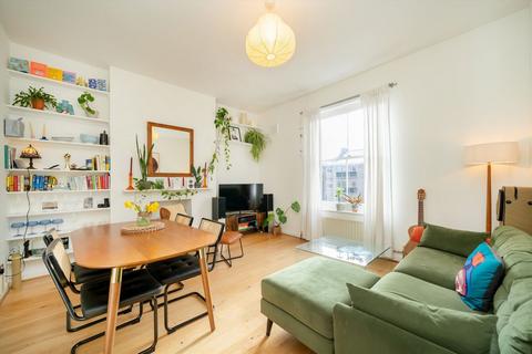 2 bedroom flat for sale, Lawford Road, London NW5
