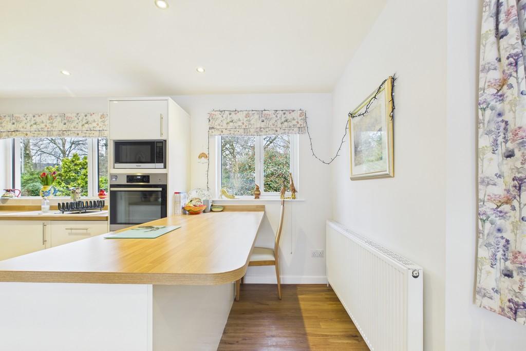 Kitchen Breakfast Bar