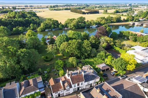 5 bedroom terraced house for sale, Thames Street, Sunbury-on-Thames, Surrey, TW16