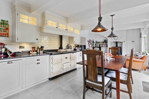 5 bedroom terraced house for sale, Thames Street, Sunbury-on-Thames, Surrey, TW16
