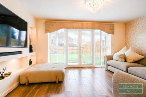 4 bedroom semi-detached house for sale, Springwell Avenue , Huyton, Liverpool