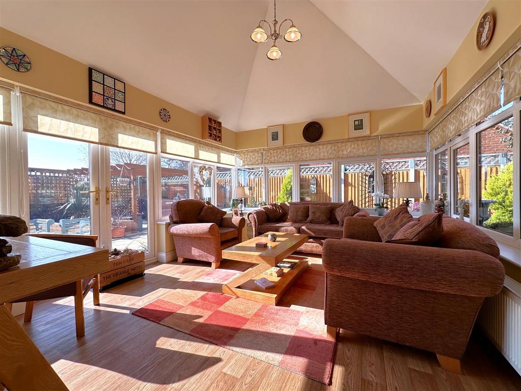 Garden Room 319