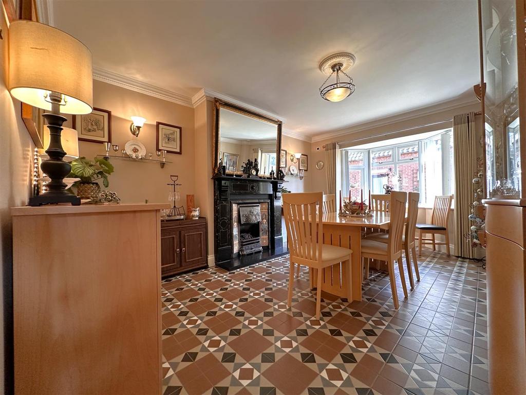 Dining Room 378