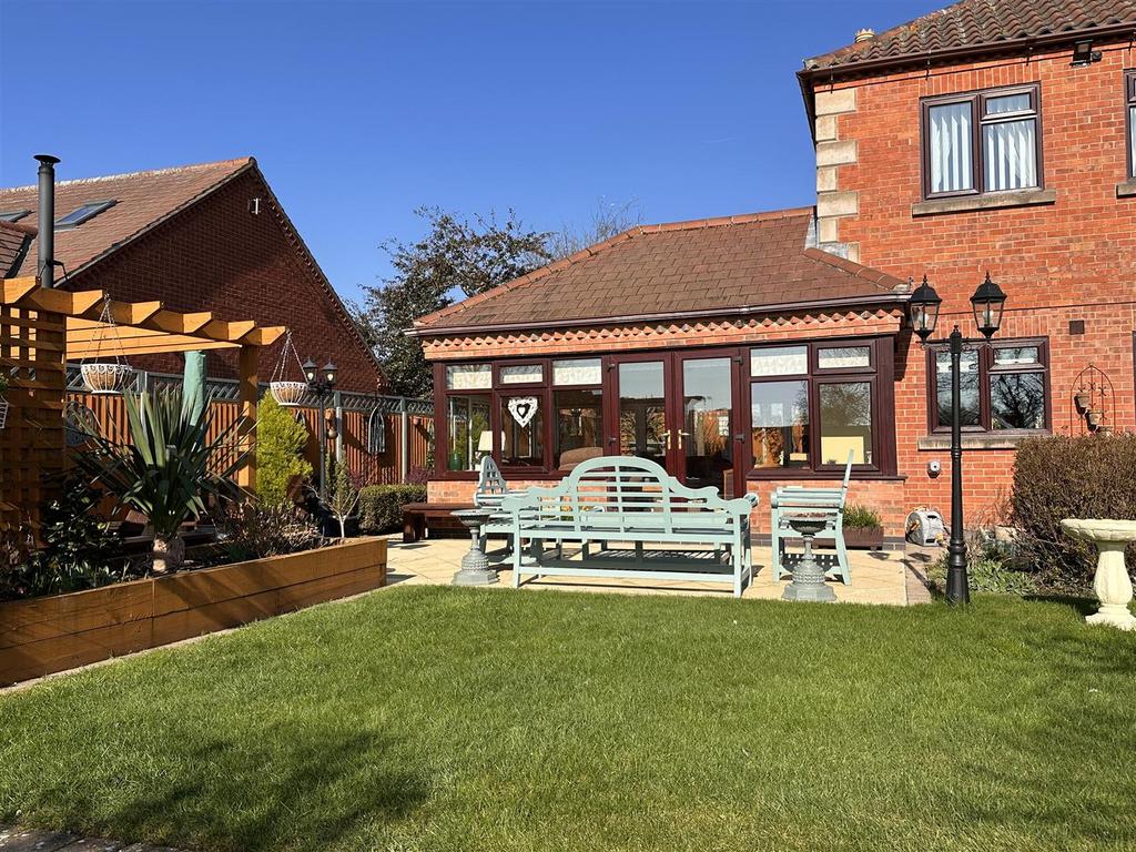 Outdoor Entertainment Area 421