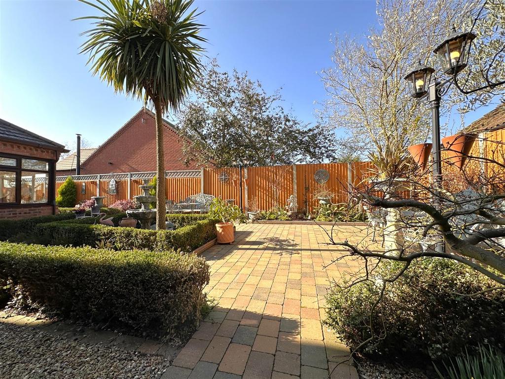 Private Landscaped Garden 441