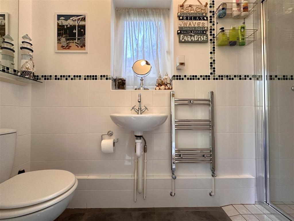 Annexe: Shower Room 494