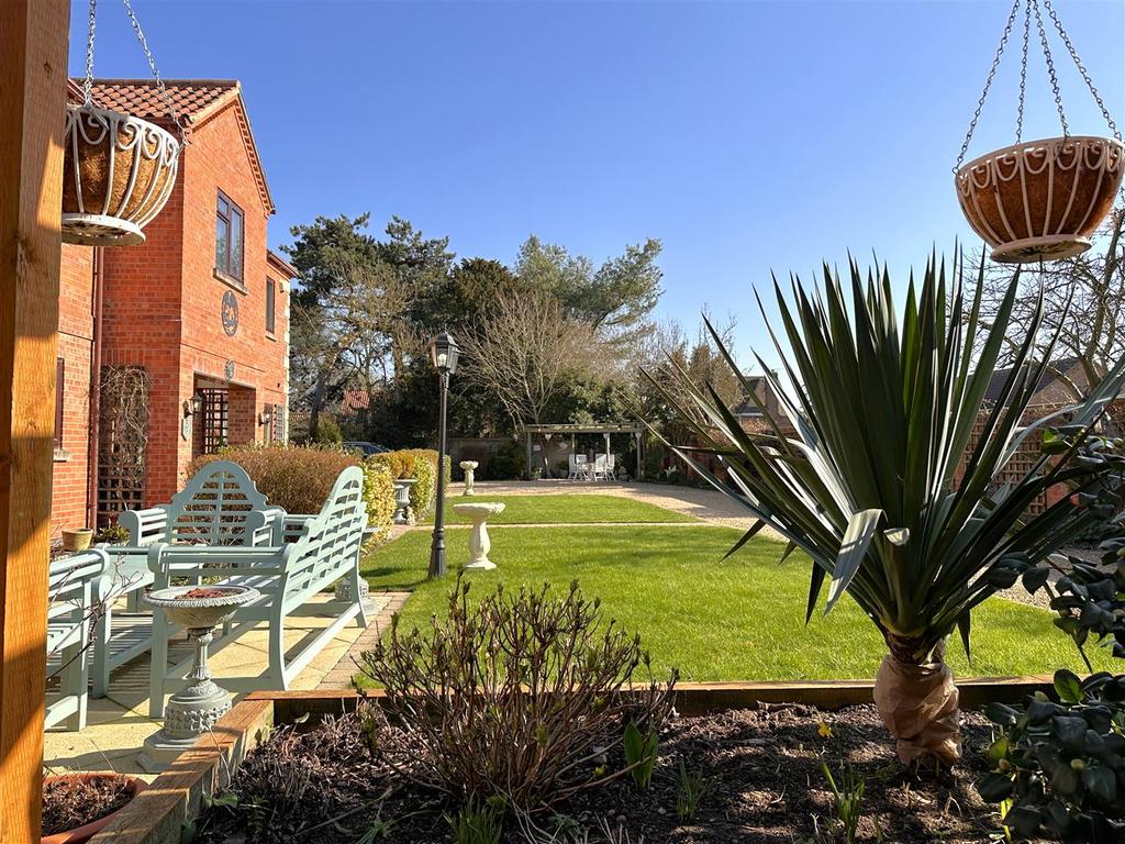 Attractive Front Garden 428
