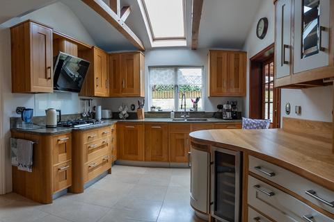 4 bedroom detached house for sale, Bishops Place, The Street, Wickham Bishops
