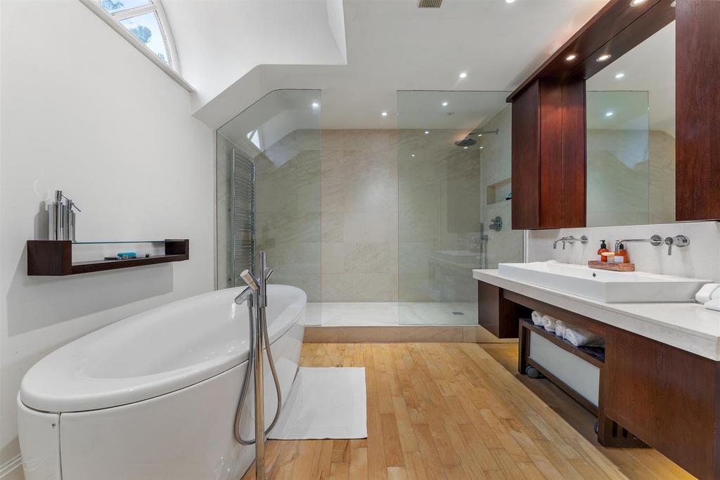 Bed 1 En Suite