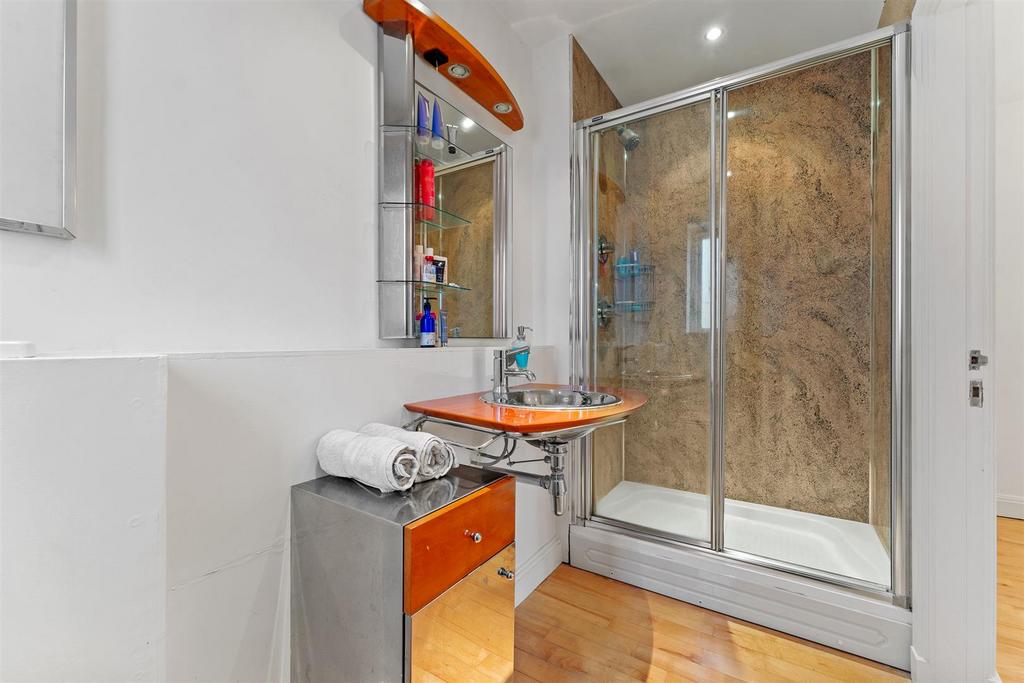 Bed 2 En Suite