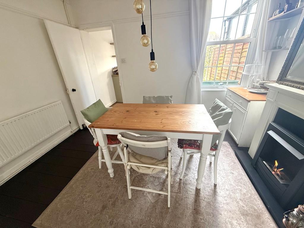 9 Albert Road Dining 1