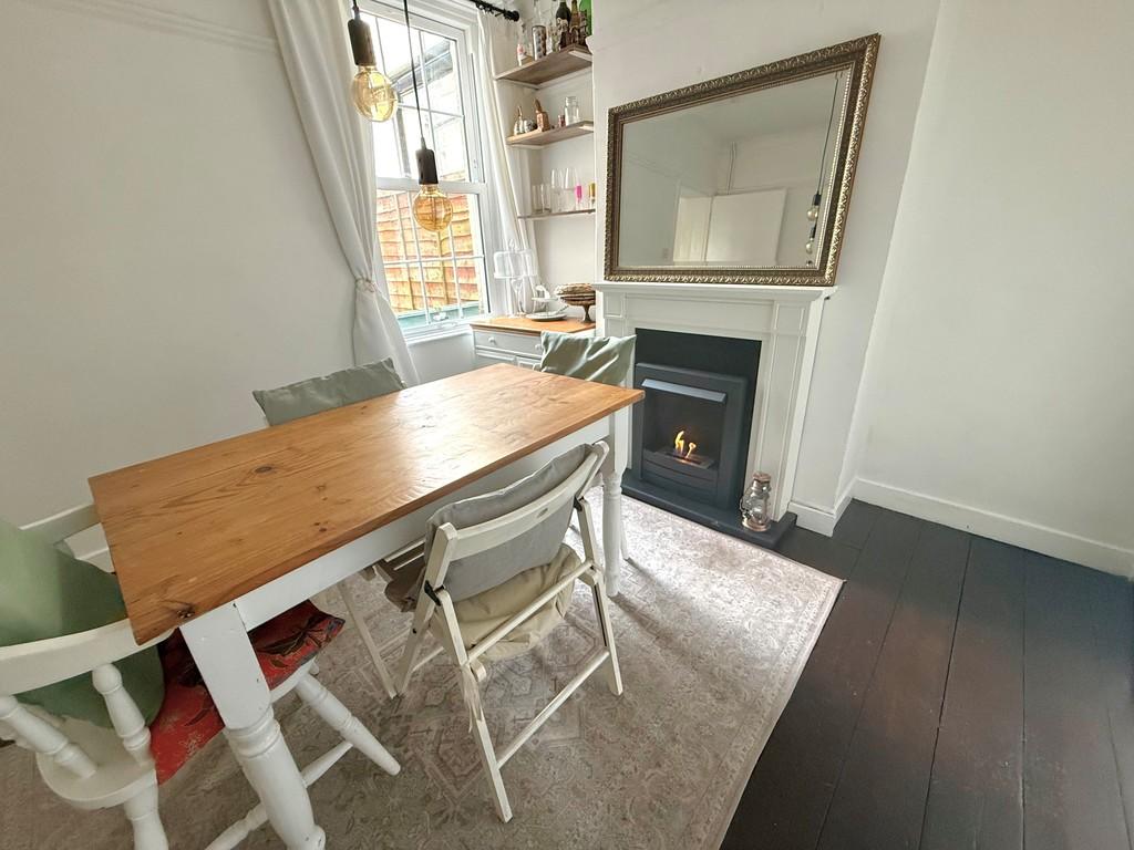 9 Albert Road Dining 2