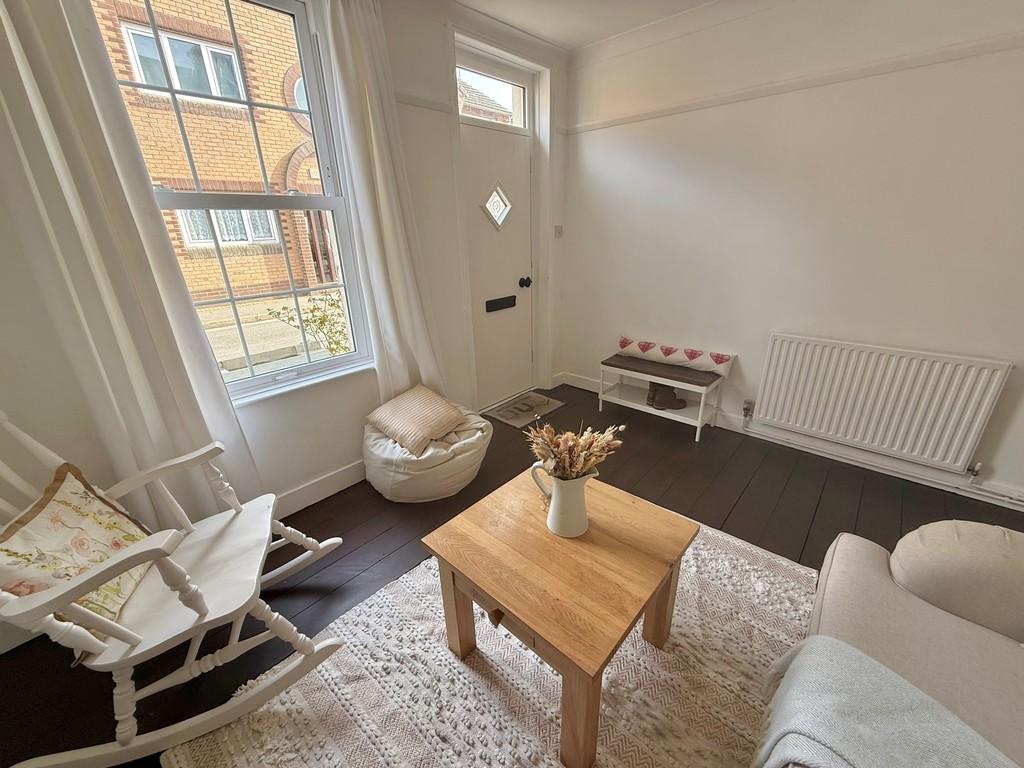 9 Albert Road Lounge 1