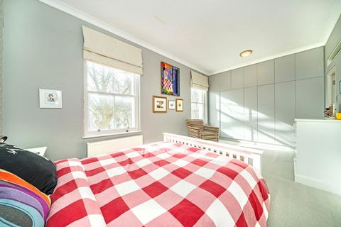 3 bedroom flat for sale, Porchester Square, London W2