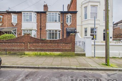 3 bedroom terraced house to rent, Victoria Grove, Southsea