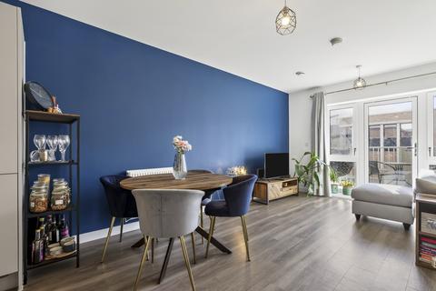 14 Springfield Drive, London, SW17