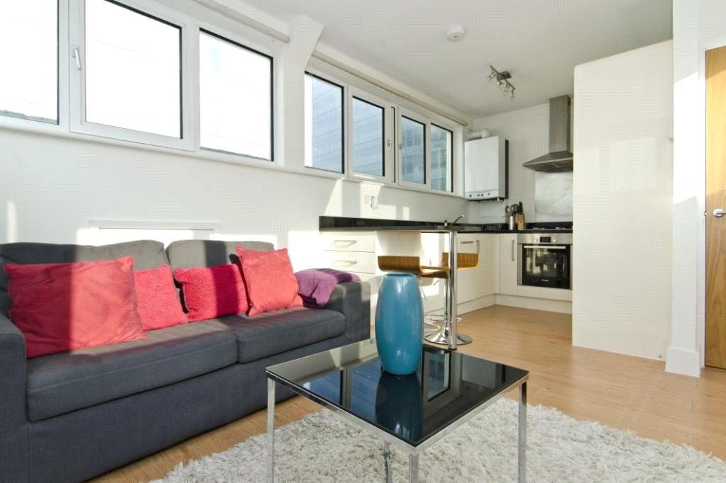 Flat 8, 126-127 Whitechapel High Street 2