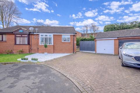 2 bedroom semi-detached bungalow to rent, Kingfisher Close, Leeds, LS17 8XB