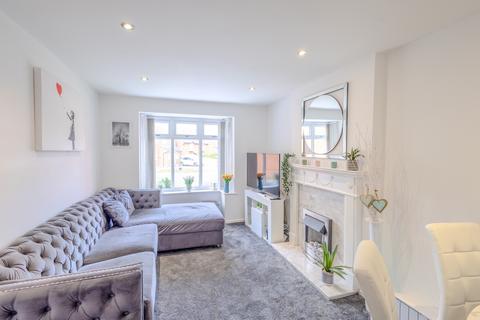 2 bedroom semi-detached bungalow to rent, Kingfisher Close, Leeds, LS17 8XB