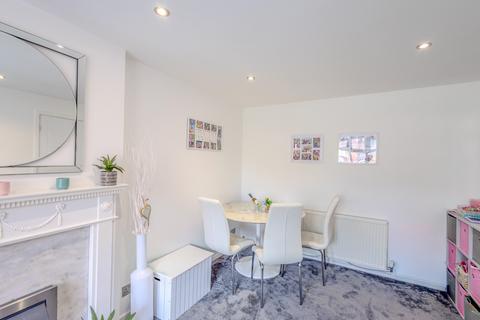2 bedroom semi-detached bungalow to rent, Kingfisher Close, Leeds, LS17 8XB