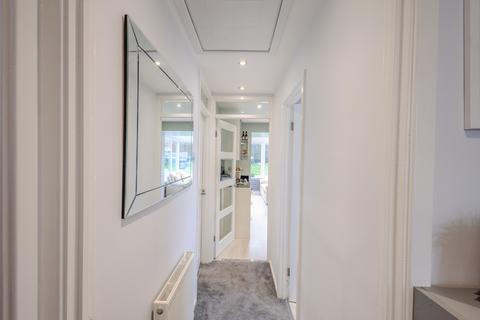 2 bedroom semi-detached bungalow to rent, Kingfisher Close, Leeds, LS17 8XB