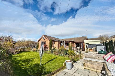 4 bedroom detached bungalow for sale - Foxons Barn Road, Rugby, CV21