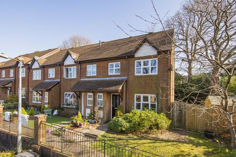 3 bedroom end of terrace house to rent, Streatfield Gardens, Streatfield Road